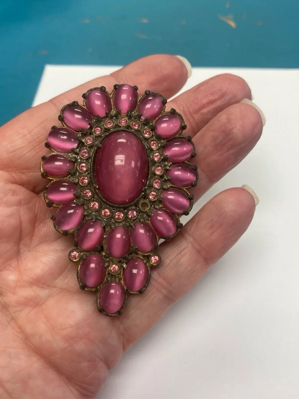 Pink Vintage mid century Oval Cabochon/moonstone Statement Brooch